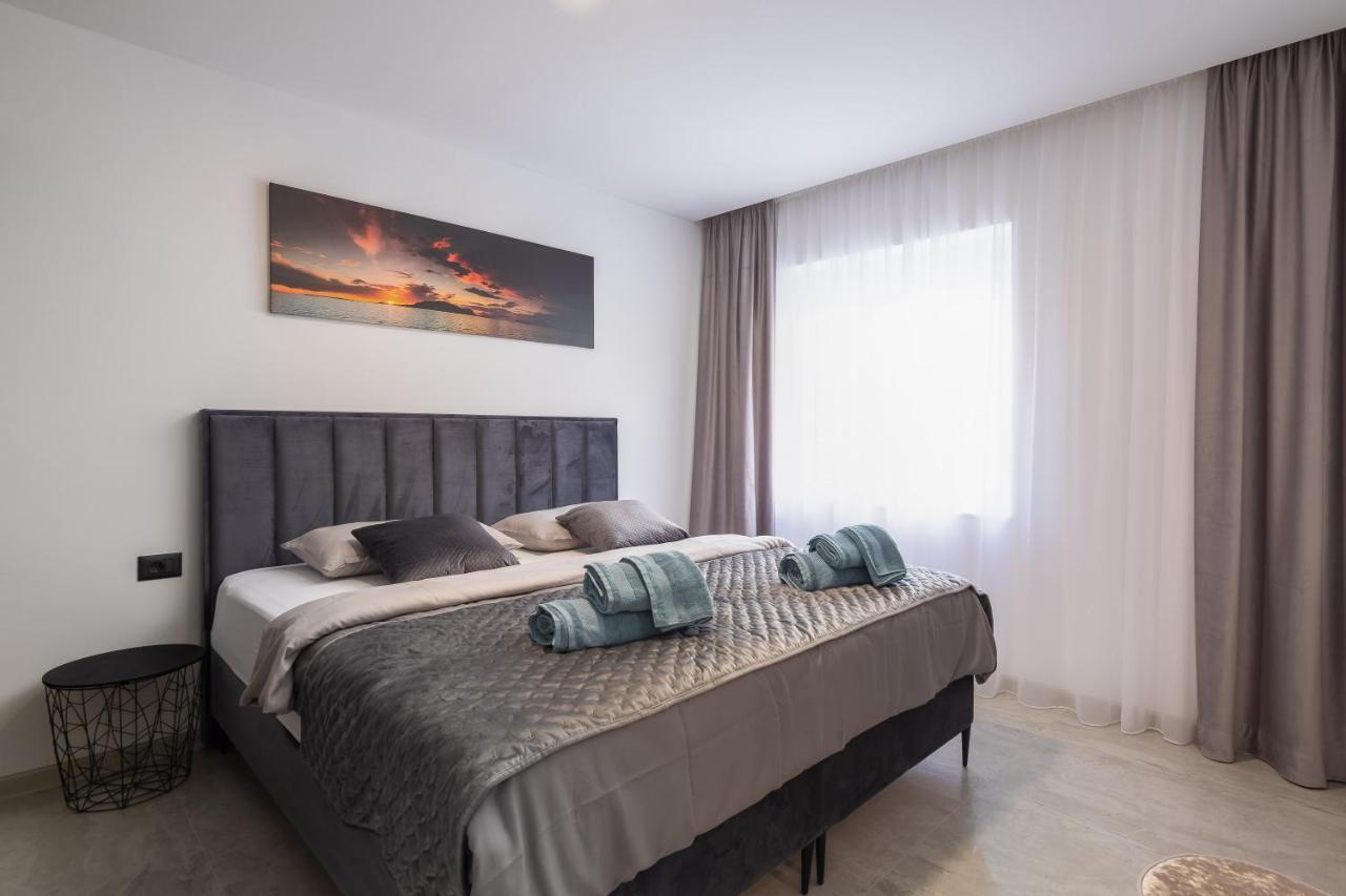 Luxury Apartment Lorena - Private Heated Pool - Jesenice (Split-Dalmatia) Exterior foto
