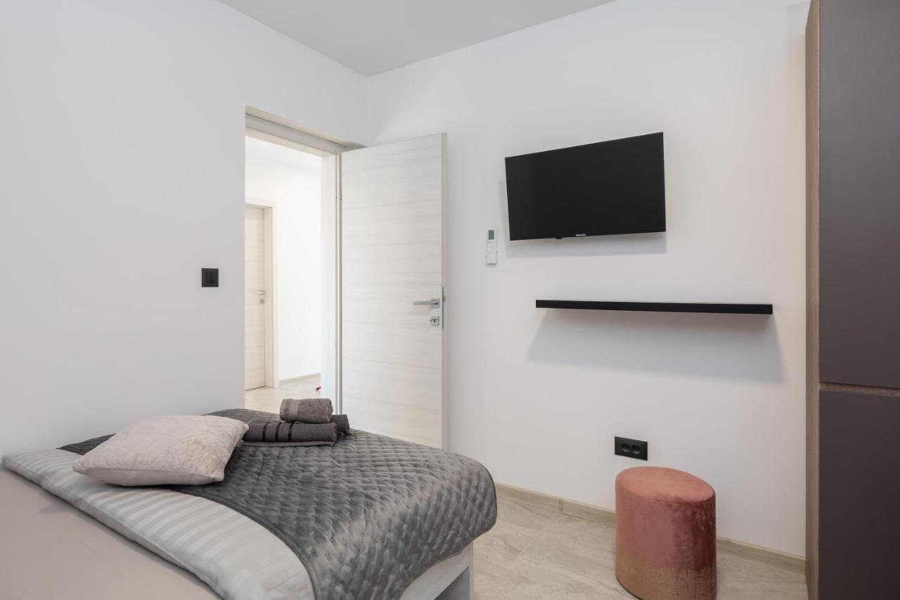 Luxury Apartment Lorena - Private Heated Pool - Jesenice (Split-Dalmatia) Exterior foto