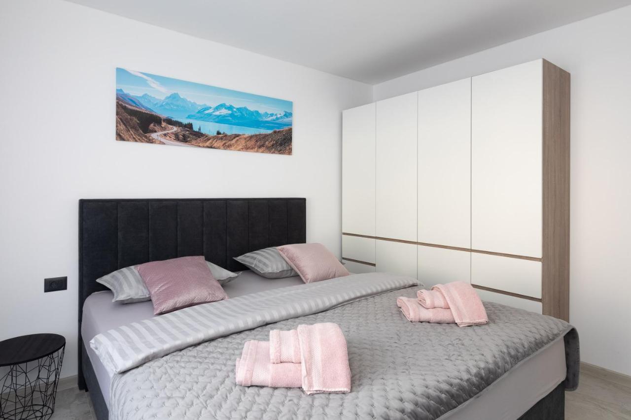 Luxury Apartment Lorena - Private Heated Pool - Jesenice (Split-Dalmatia) Exterior foto