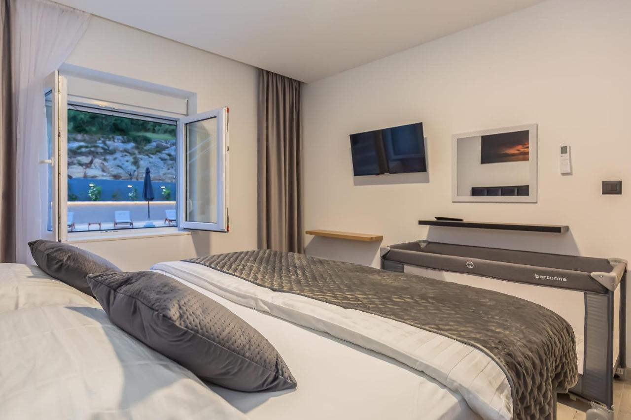 Luxury Apartment Lorena - Private Heated Pool - Jesenice (Split-Dalmatia) Exterior foto